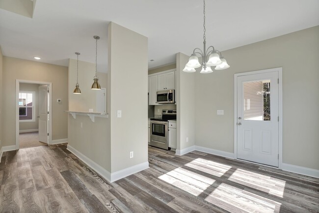 Building Photo - Beautiful  3 bed 2 bath Home in Hampstead