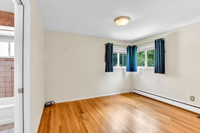 Building Photo - 16345 Pollyanna St