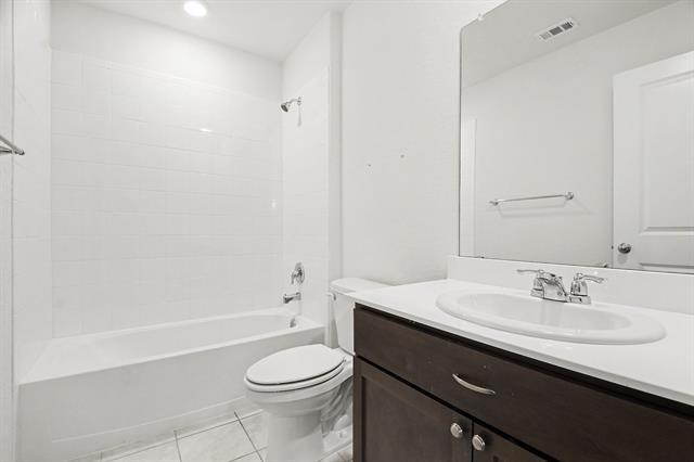 Building Photo - 717 English Dr