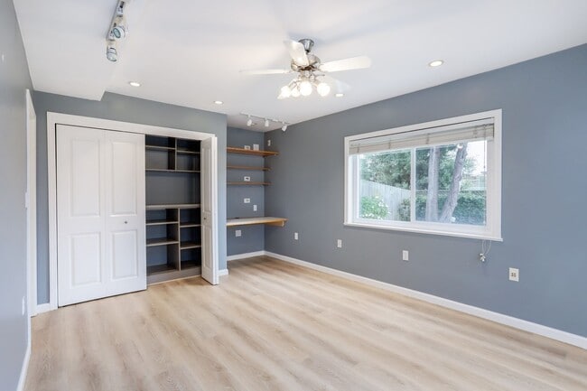 Building Photo - Extensively remodeled 4 Bed / 3 Bath home in South San Francisco. YouTube tour!