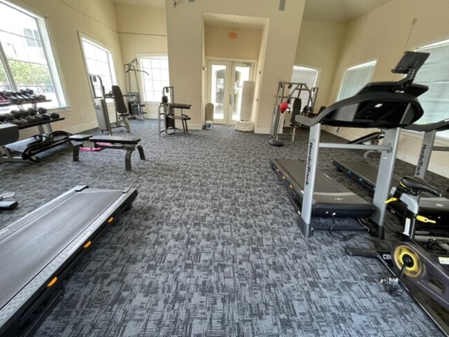 Building Photo - 2 Bedroom - 1 Bathroom - Gardens of Bridge...