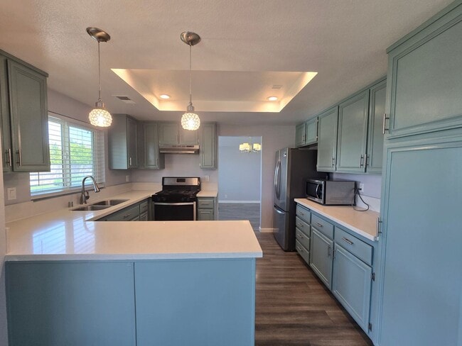 Building Photo - Room for Rent – 1621 W Newgrove St, Lancaster, CA 93534