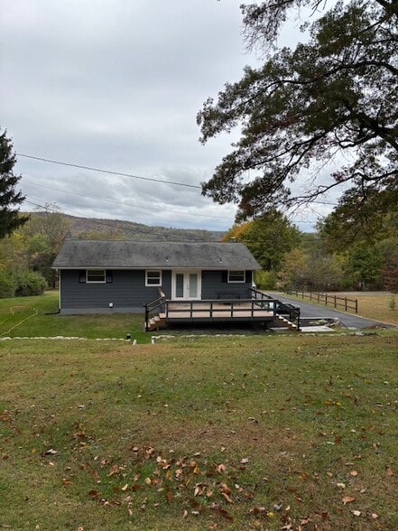 Building Photo - 208 Coolidge Way