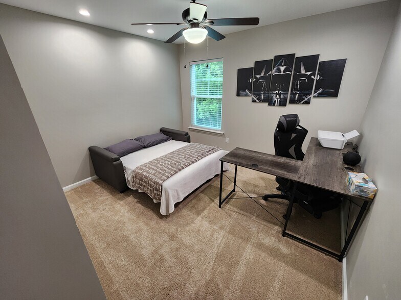 Office / 3rd Bedroom - 29 Pioneer Pt
