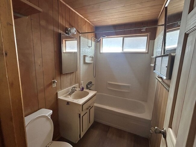 Building Photo - Moonridge 2 Bedroom with laundry room