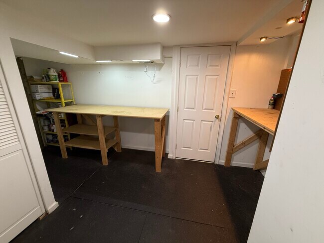 Building Photo - 21 Skidmore Ct