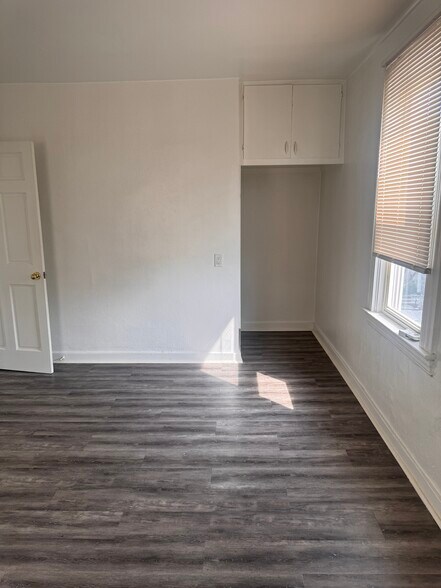 Building Photo - 531 Bluff St