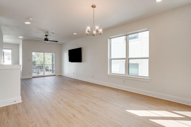 Building Photo - 2335 Benbrook Blvd