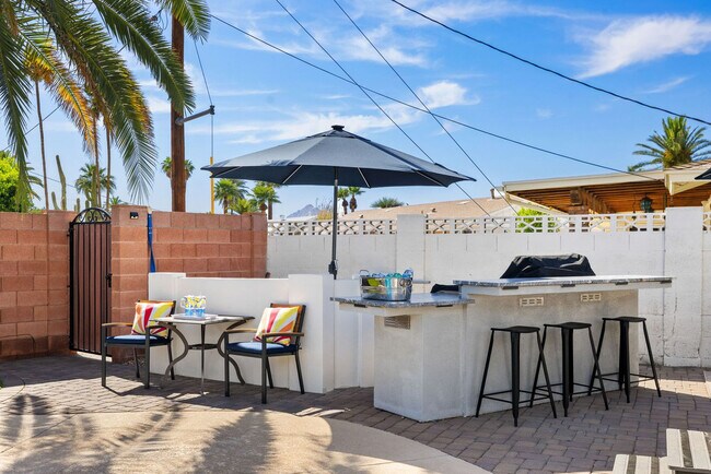 Building Photo - 8259 E Mulberry Ln