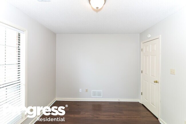 Building Photo - 10165 Fox Chase Dr