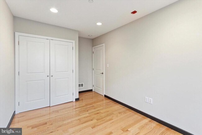 Building Photo - 1819 Ginnodo St