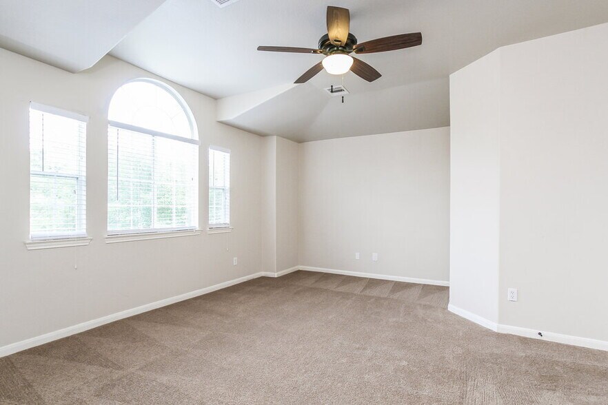 Building Photo - 14819 Olde Manor Ln