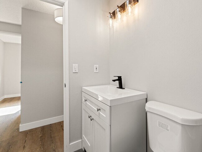 Building Photo - Single-family 3 bedroom home available for...