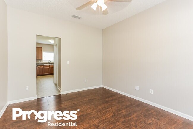 Building Photo - 2464 Royal Pointe Dr
