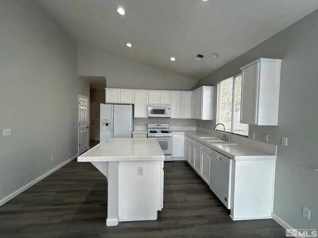 Building Photo - 2841 Granville Dr