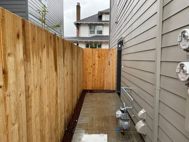 Building Photo - Beautiful 4Bd + 3Ba Home in North Portland...