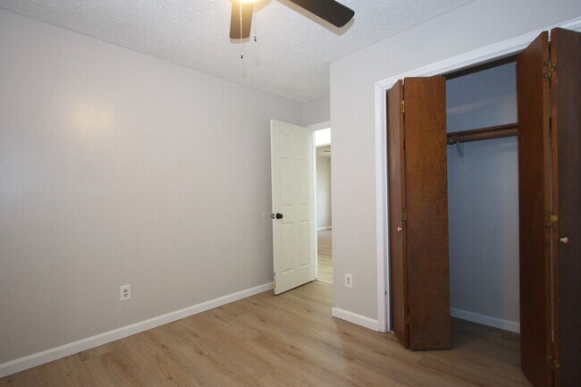 Building Photo - 948WC