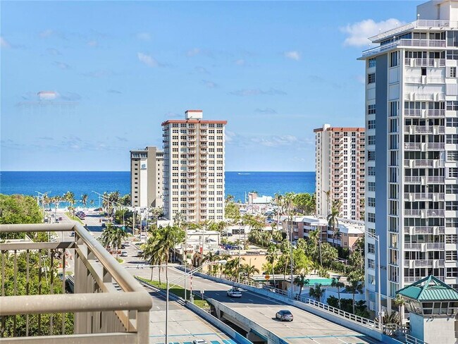 Building Photo - 1040 Seminole Dr