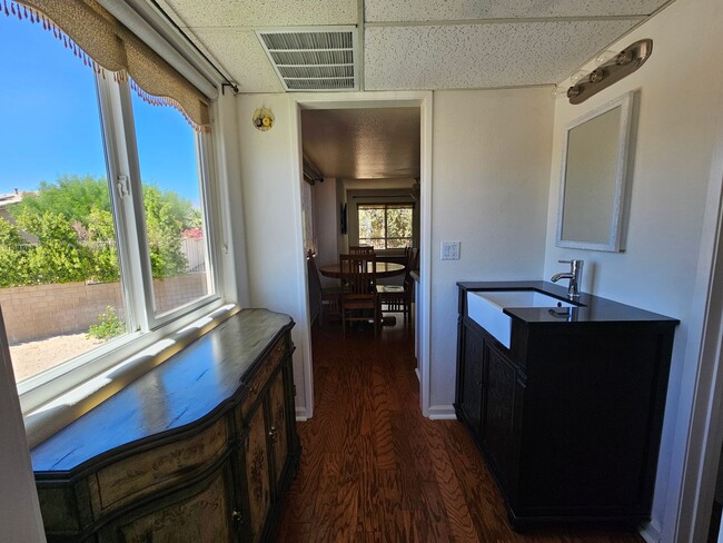 Building Photo - ADORABLE 1 BED/1 BATH CONDO