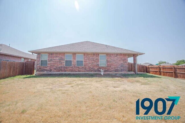 Building Photo - Spacious and modern home in the highly sou...