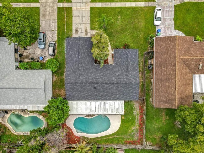 Building Photo - 8676 Hillside Dr