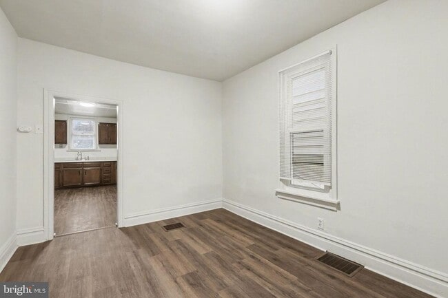 Building Photo - 335 Poplar St