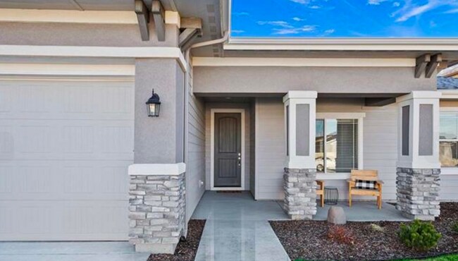 Building Photo - Elisha