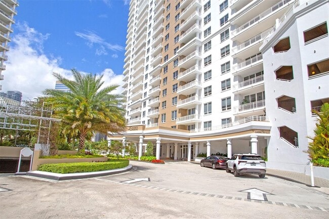 Building Photo - 801 Brickell Key Blvd