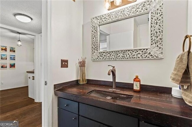 Building Photo - 1028 Riverbend Club Dr SE