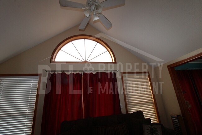 Building Photo - 4-bedroom, 3.5-bath home in Kirbyville, MO.