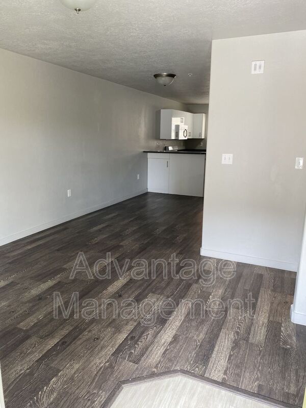 Building Photo - 1080 W 965 N