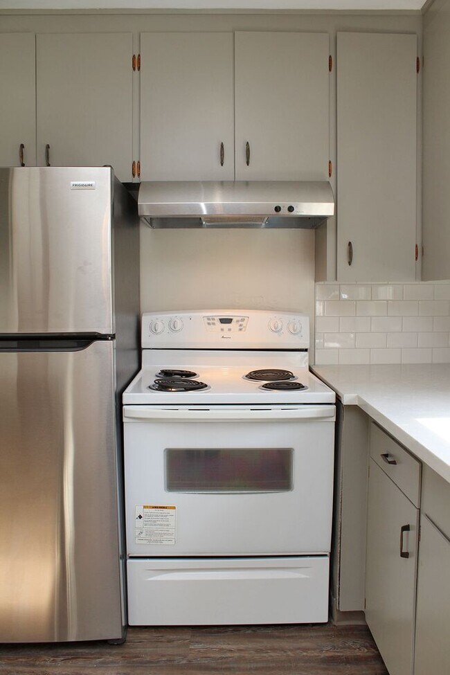 Building Photo - 2002-2012 NE 22nd Ave