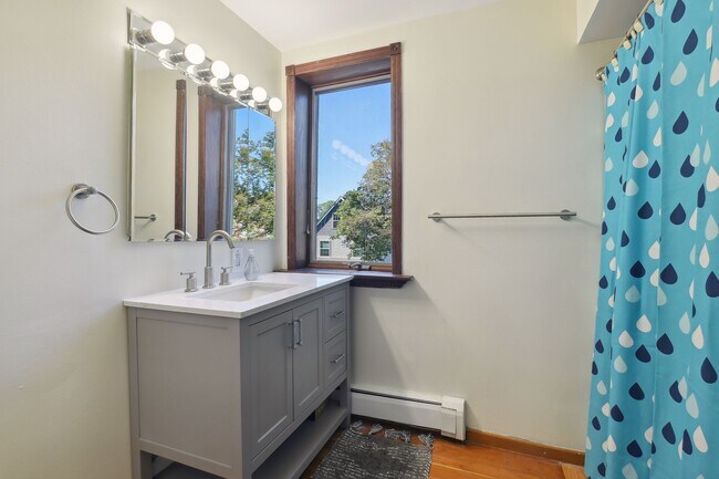 Building Photo - 519 W 22nd St