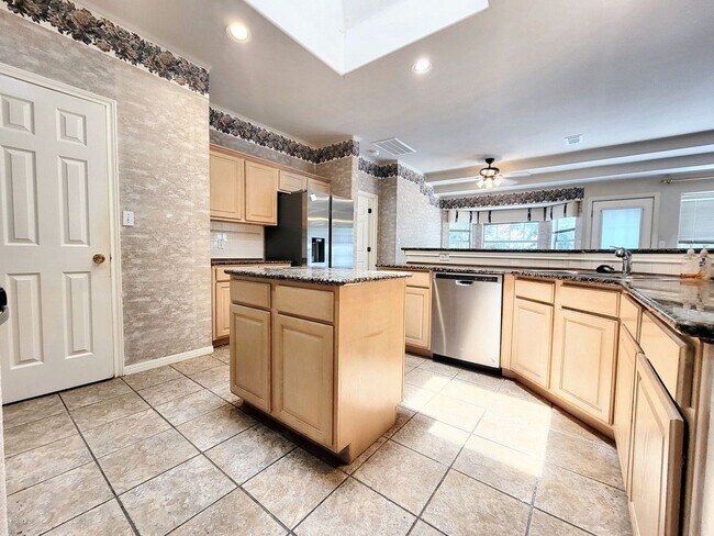 Building Photo - 3/BR, 2/BA Home with Spacious Layout & Lar...