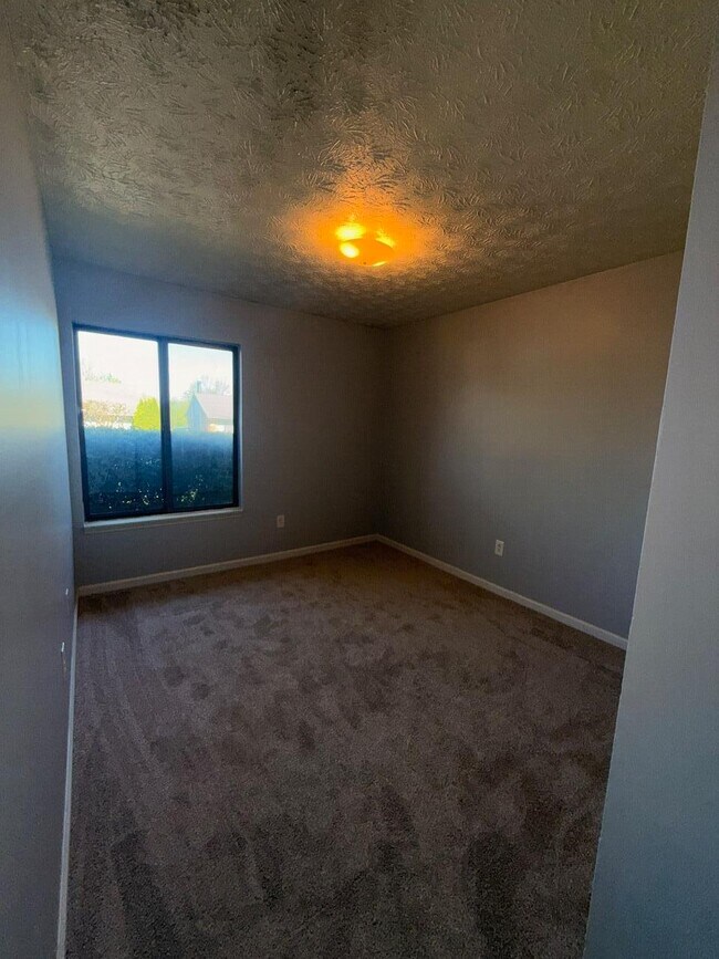 Building Photo - 3416 Woodspring Dr