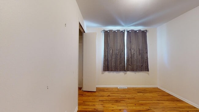 Building Photo - 3295 Euclid Ave