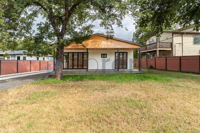 Building Photo - Unit