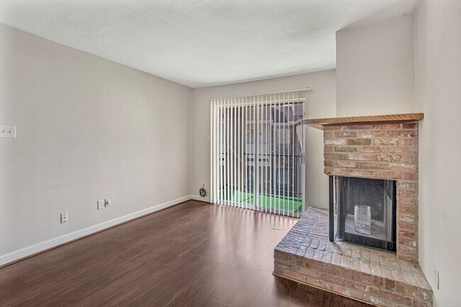 Building Photo - 2800 Jeanetta St