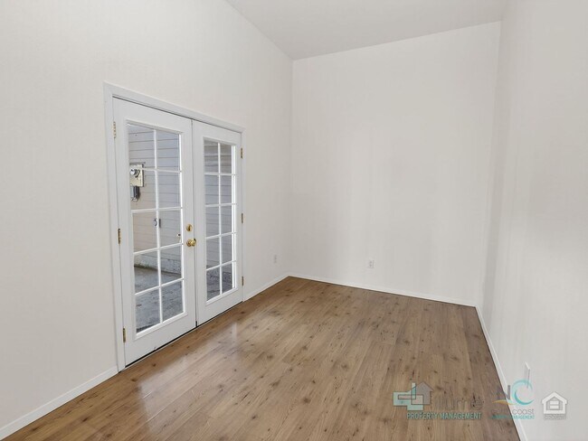 Building Photo - $500 OFF SUMMER MOVE-IN SPECIAL - $2,700 3 BED/1.5 BATH!!!