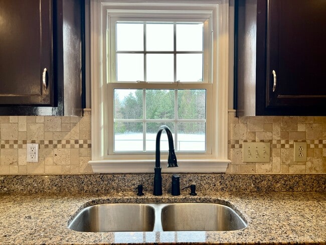 Building Photo - SPACIOUS INSIDE AND OUT!