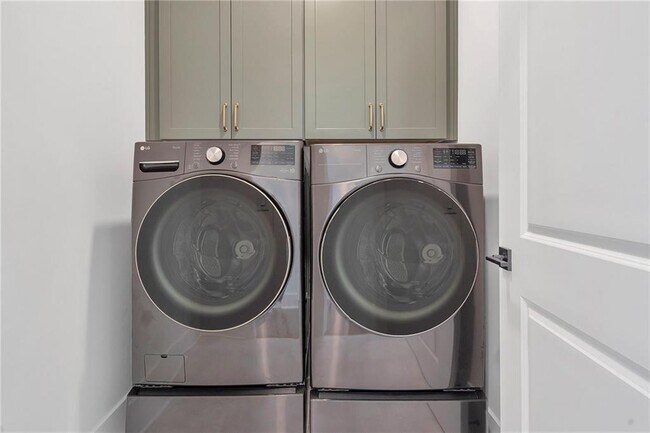 Building Photo - 2042 Juliette Ave