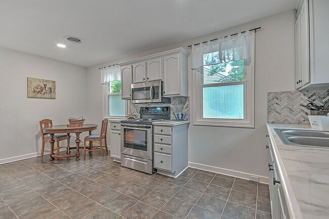 Building Photo - 1220 Morningside Cir