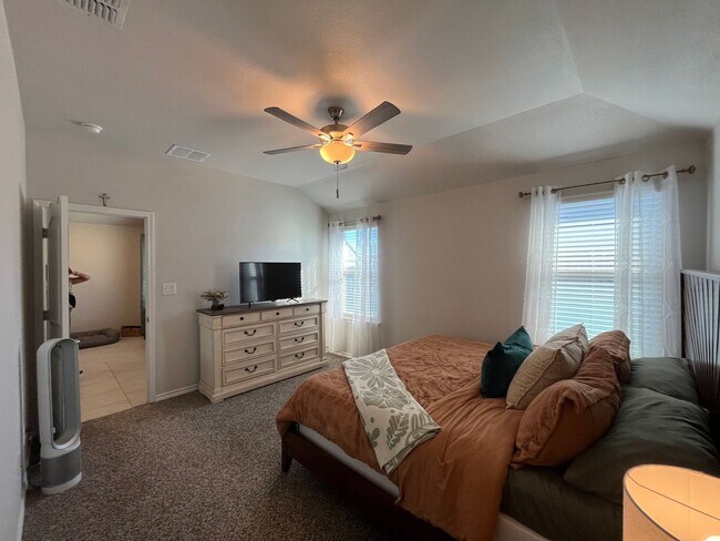 Building Photo - RANCHO VISTA CORNER LOT HOME! DOG FRIENDLY