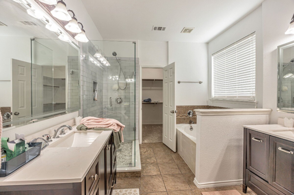 Building Photo - 10206 Teal Hollow Dr