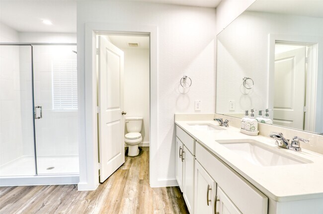 Building Photo - 3022 La Latina Dr