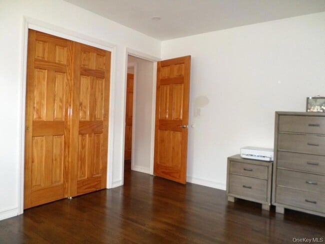 Building Photo - 8 Jodi Ln