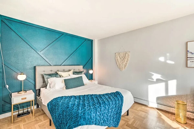 Building Photo - 1400 Hubbell Pl