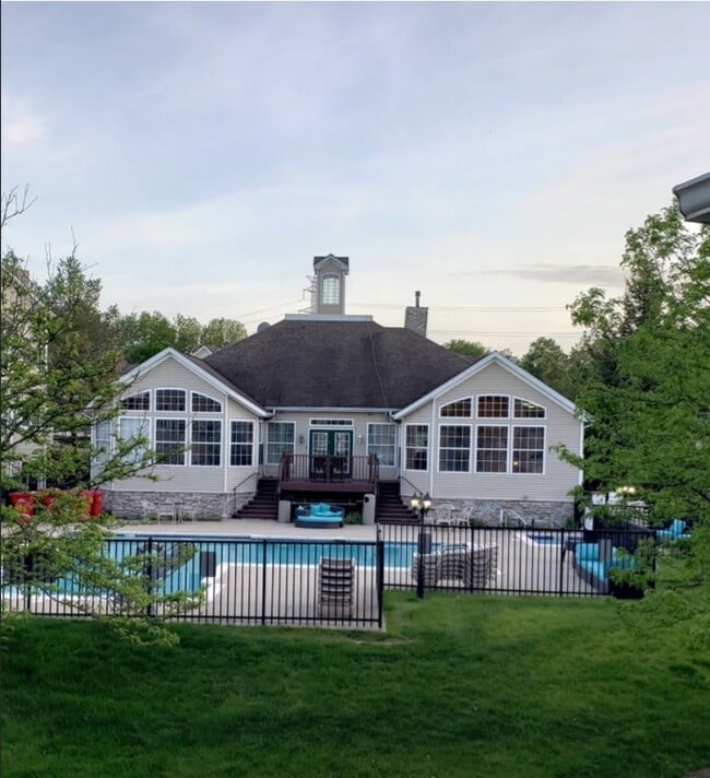 Primary Photo - 249 Marcliffe Dr S