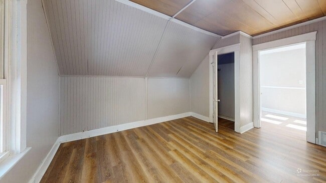 Building Photo - 2818 E 119th St