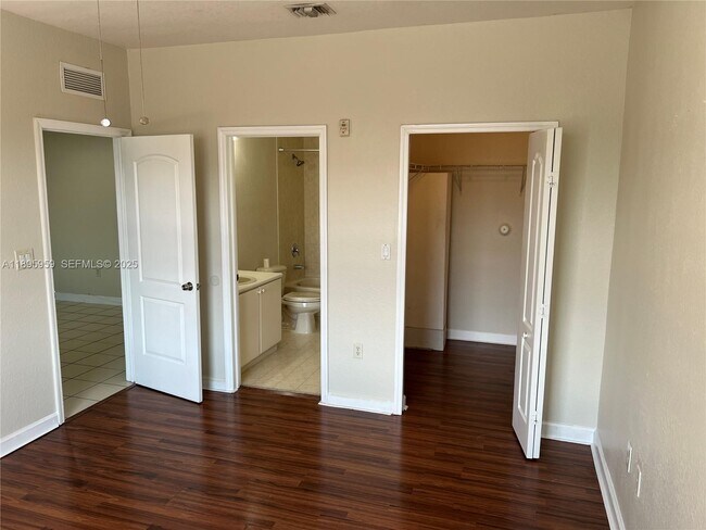 Building Photo - 2903 SE 17th Ave